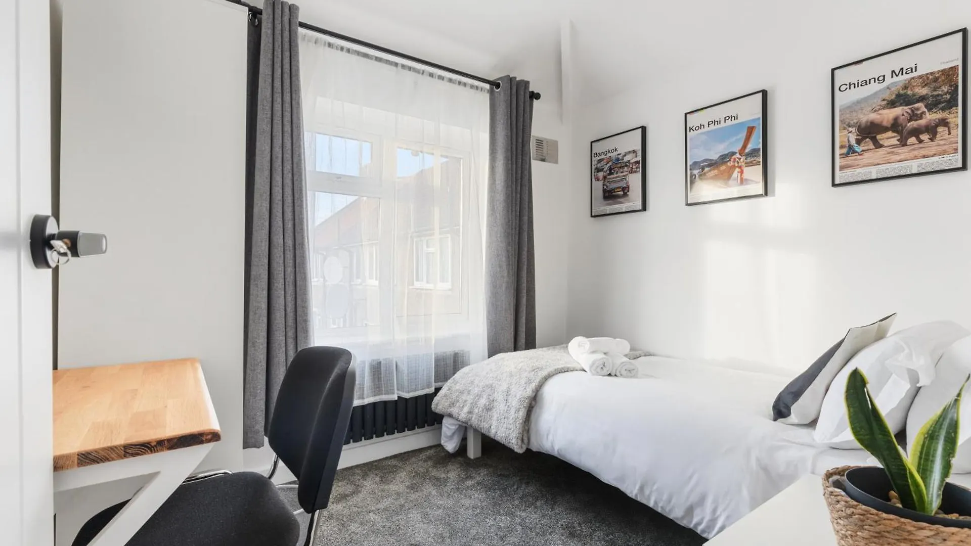 Luxurious 4 Bedroom Home ダグナム 0*,  イギリス